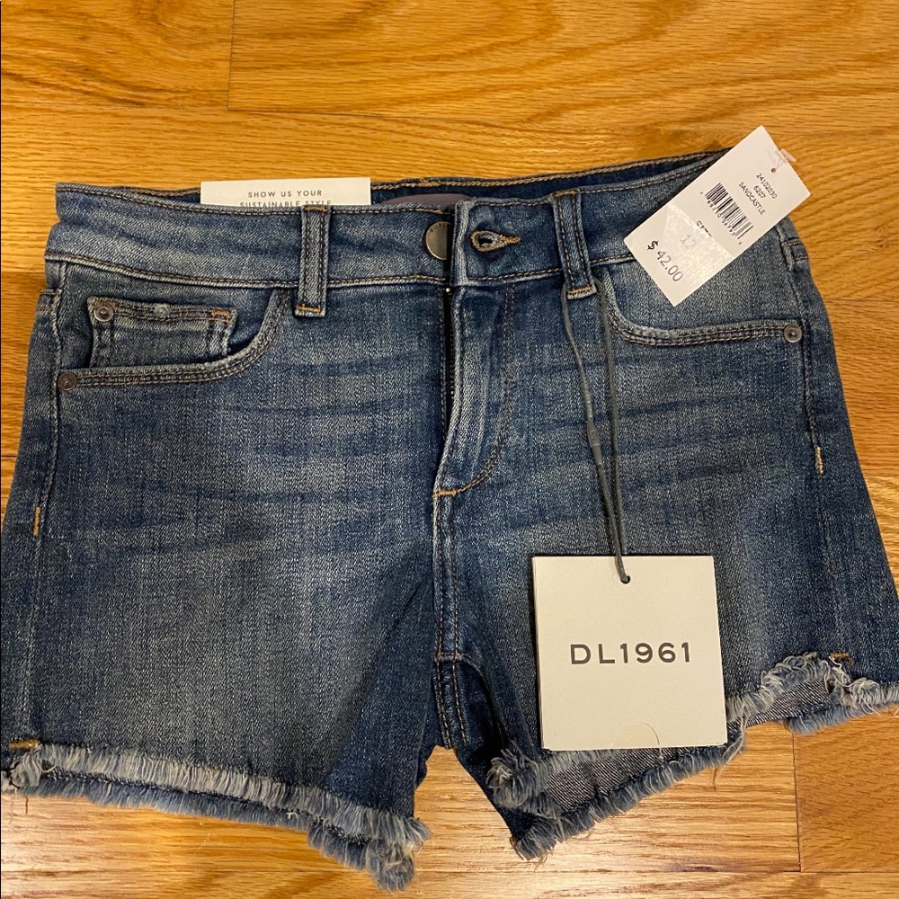 Cute bran new shorts !!!